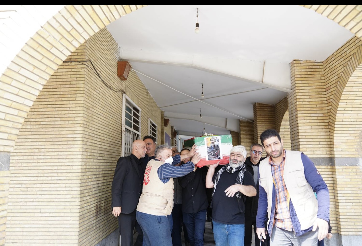 جوانی که راز رفتنش سر به مهر ماند جوانی که راز رفتنش سر به مهر ماند