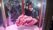 کاپشن خونی «ملینا» به موزه کرمانشاه اهدا شد