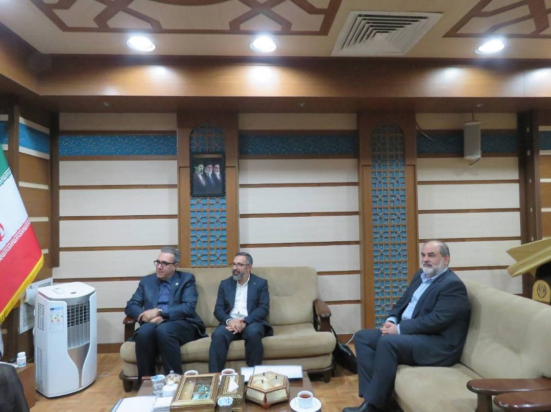 تأکید بر نقش راهبردی هنر در دیپلماسی فرهنگی کشور؛ حمایت دبیر شورای عالی انقلاب فرهنگی از طرح شورای سیاست‌گذاری دیپلماسی هنر در واحد استاد فرشچیان