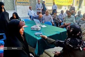 خدمت&zwnj;رسانی خادمیاران کانون سلامت منطقه ۱۴ به مردم هم&zwnj;زمان با ولادت امام عسکری(ع)