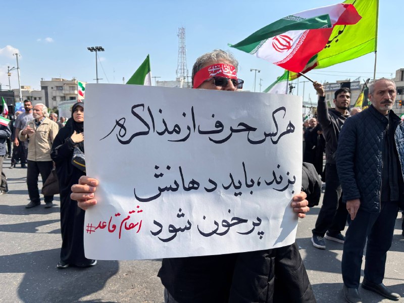 پیکر مطهر دریادار تنگسیری بدرقه شد / وداع جانسوز مردم با فرمانده دلاور خلیج فارس