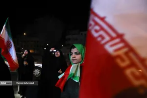 مراسم وداع با شهدای ناوشکن دنا و حمایت از نیروهای مسلح با حضور دکتر بیژن رنجبر و دانشگاهیان دانشگاه آزاد اسلامی استان تهران و اقشار مختلف مردم - میدان فردوسی تهران