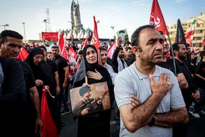 تشییع پیکر مطهر آقای شهید ایران و خانواده ایشان -۱
