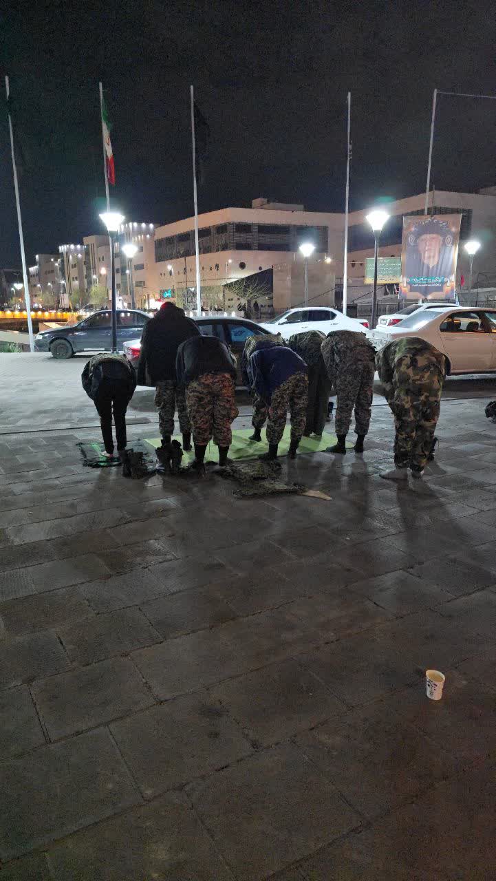 هم‌پیمانی دانشگاهیان دانشگاه آزاد با مردم زیر سایه پرچم + فیلم و عکس