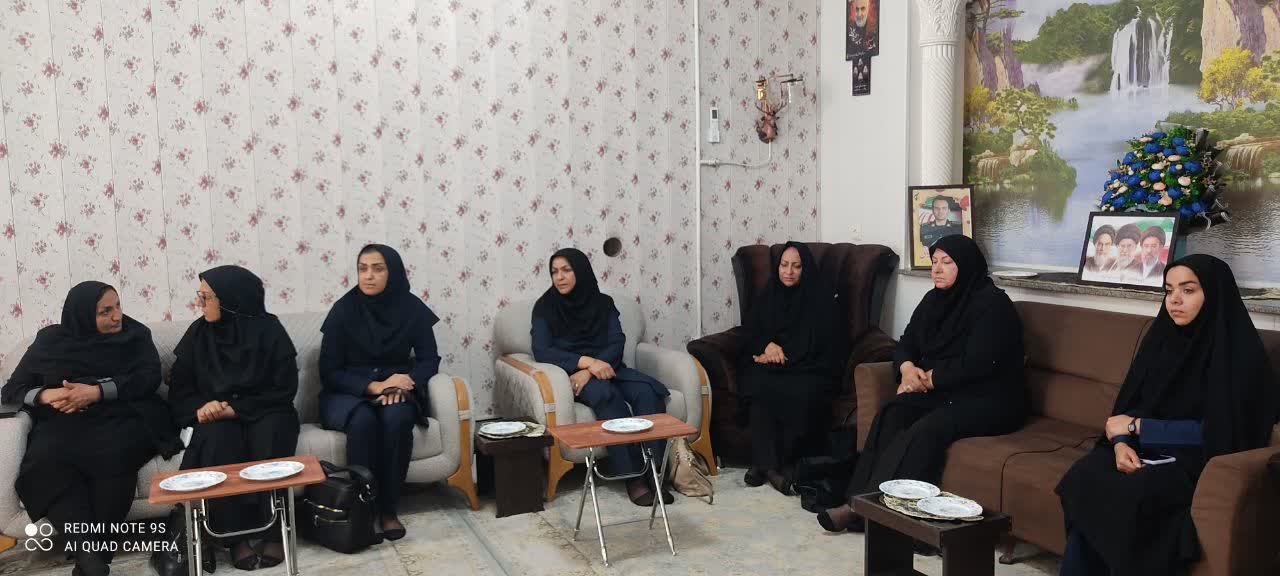 دهه کرامت فرصتی برای الگوگیری از سیره اهل بیت(ع) و خانوادههای معظم شهداست دهه کرامت فرصتی برای الگوگیری از سیره اهل بیت(ع) و خانوادههای معظم شهداست