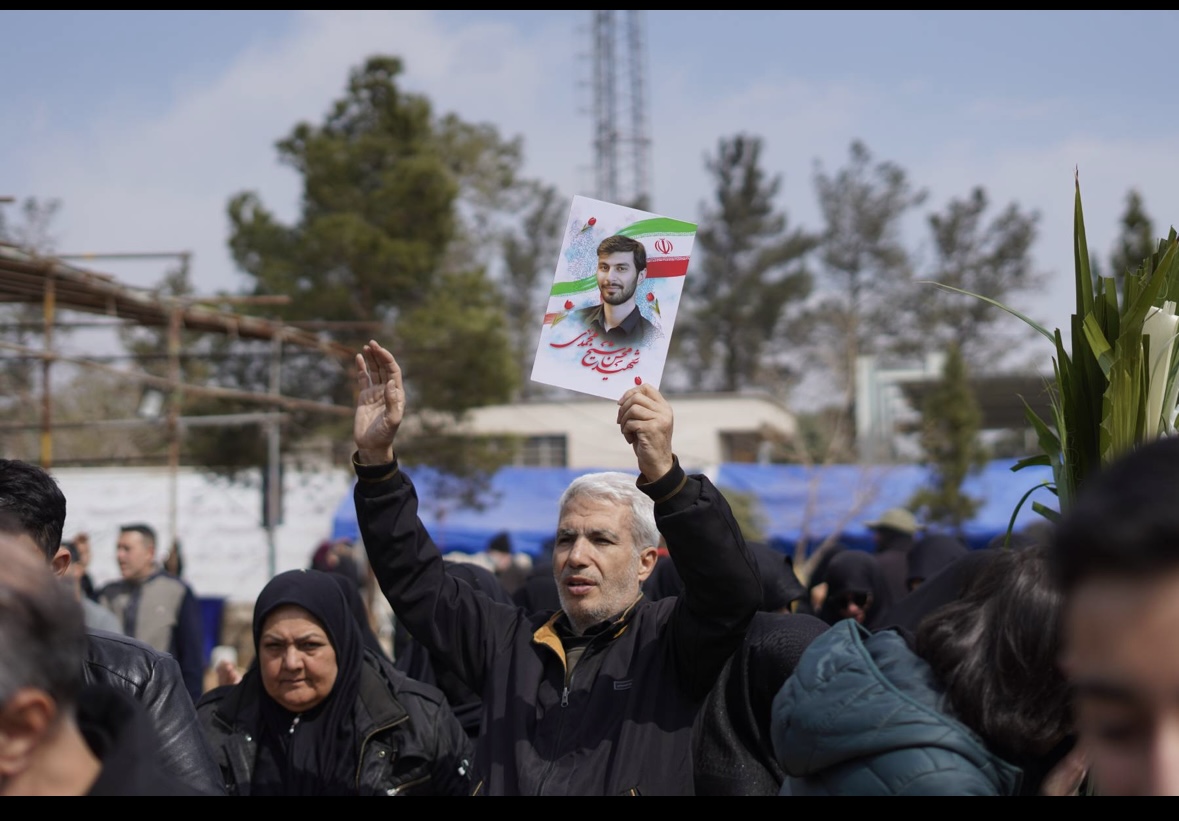 جوانی که راز رفتنش سر به مهر ماند جوانی که راز رفتنش سر به مهر ماند