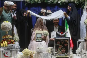 همزمان با سالگرد ازدواج حضرت علی (ع) و حضرت فاطمه(س) مراسم جشن ازدواج500 زوج&zwnj; جان&zwnj;فدا عصر دوشنبه 28 اردیبهشت به&zwnj;صورت همزمان در میادین اصلی شهر تهران برپا شد. از این تعداد، آیین ازدواج 6 زوج در تجمع مردمی حمایت از رهبر معظم انقلاب و نیروهای مسلح در خیابان پیروزی چهارراه نبرد