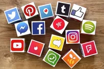 دختران بیشتر از پسران قربانی فشار‌های شبکه‌های اجتماعی می‌شوند