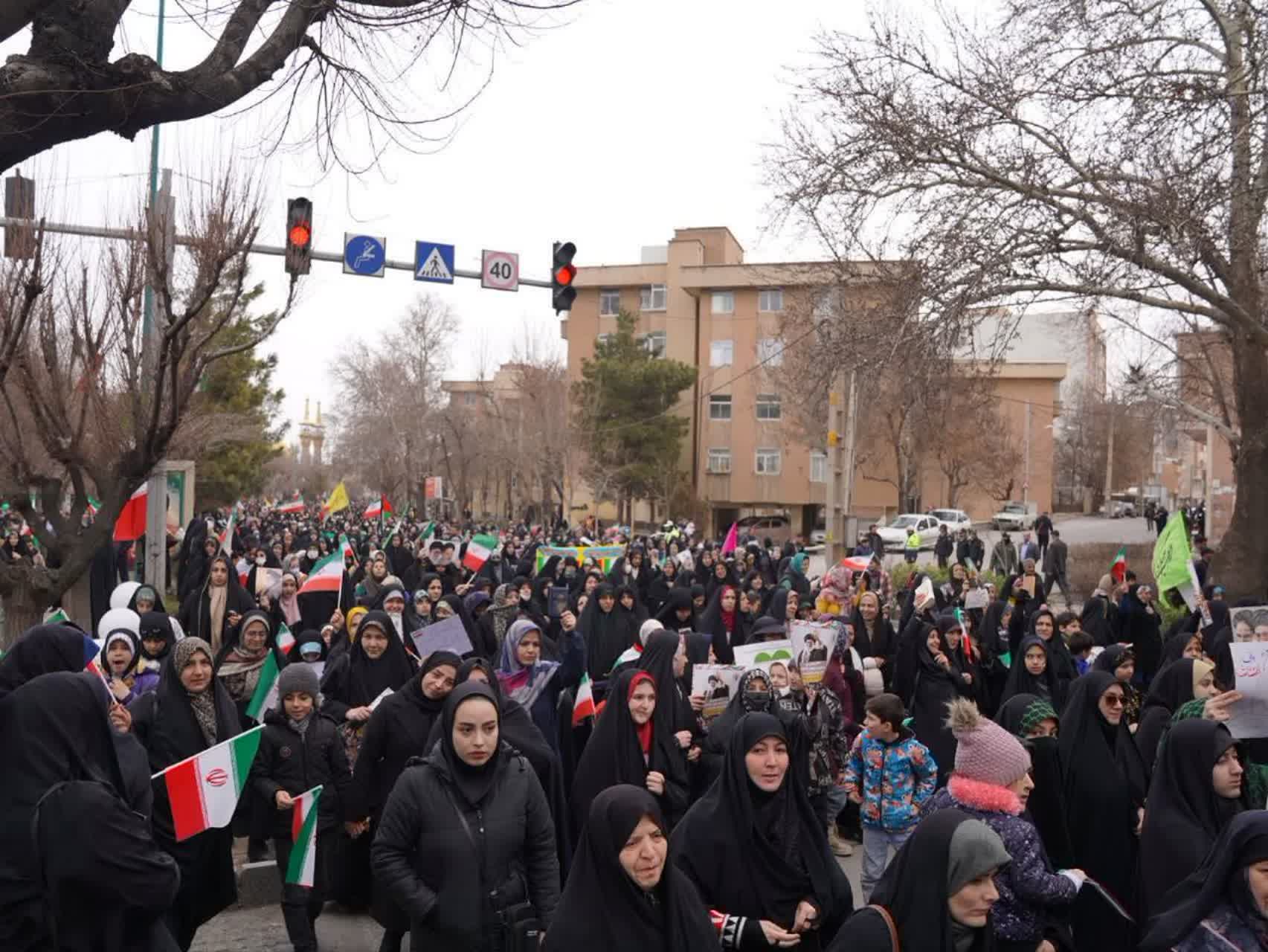 حضور پرشور دانشگاهیان آزاد اسلامی در راهپیمایی 22 بهمن؛ تجلی وفاداری به انقلاب