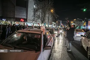 عزاداری شهادت رهبر انقلاب در چهارراه کوکاکولا خیابان پیروزی تهران