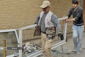 در پی تجاوز جنایتکاران آمریکایی-صهیونی به مناطق مسکونی اصفهان، گروه های جهادی از لحظات ابتدایی وقوع این جنایت، در کنار امدادگران مشغول خدمت رسانی، آواربرداری و بازسازی منازل آسیب دیده مردم هستند.