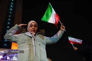 نورافشانی شب ۲۲ بهمن در تهران