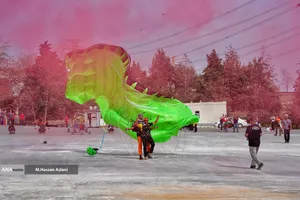  پرش چتربازان از برج میلاد به مناسبت ۱۲ فروردین 