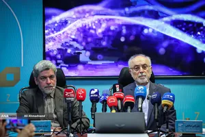 علی اکبر صالحی رئیس کارگروه علمی جایزه مصطفی(ص) و مهدی صفاری&zwnj;نیا مدیرعامل بنیاد علم و فناوری مصطفی&zwnj;(ص)