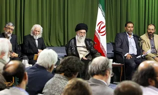 «تفریح من این جلسات است»؛ ناگفته‌ای از دلبستگی رهبر شهید به محفل شاعران