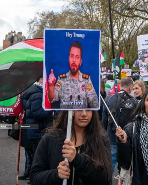 تظاهرات ساکنان لندن در حمایت از جمهوری اسلامی ایران و محکوم کردن حملات صهیونی - آمریکایی به خاک ایران