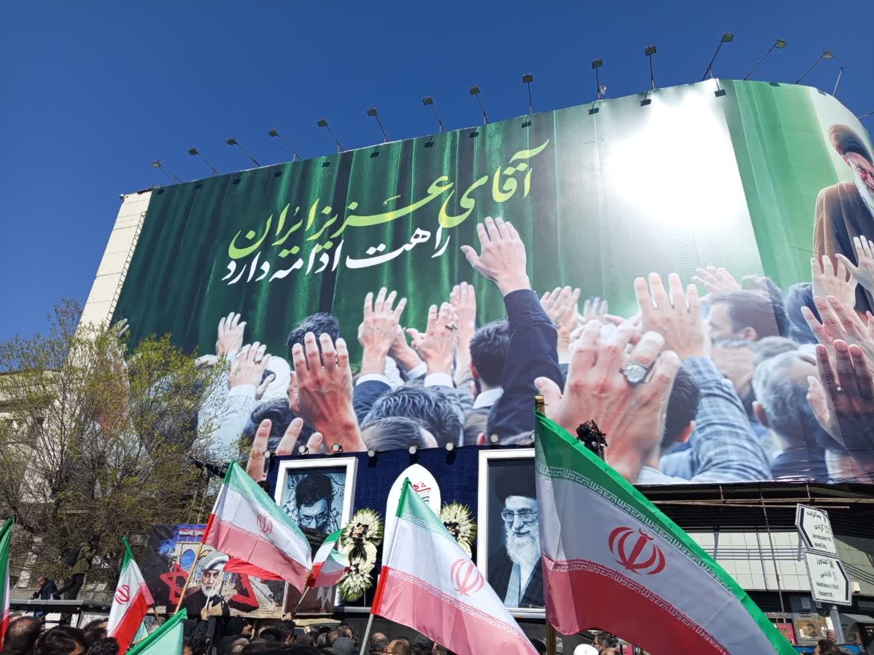 همبستگی ملی در گردهمایی «دانشگاه سربلند»/ نمایش قدرت و همبستگی در اجتماع دانشگاهیان آزاد سراسر کشور