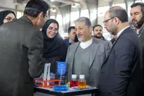 بازدید رئیس دانشگاه آزاد اسلامی از نمایشگاه پژوهش و فناوری