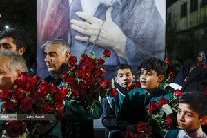 تجمع شبانه مردم در حمایت از مدافعان وطن