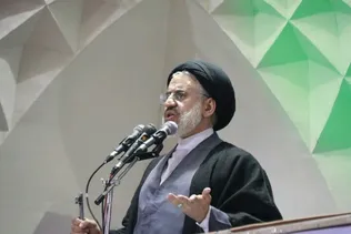 حضور مردم در خیابان‌ها تا ریشه‌کن شدن فتنه دشمن ادامه دارد