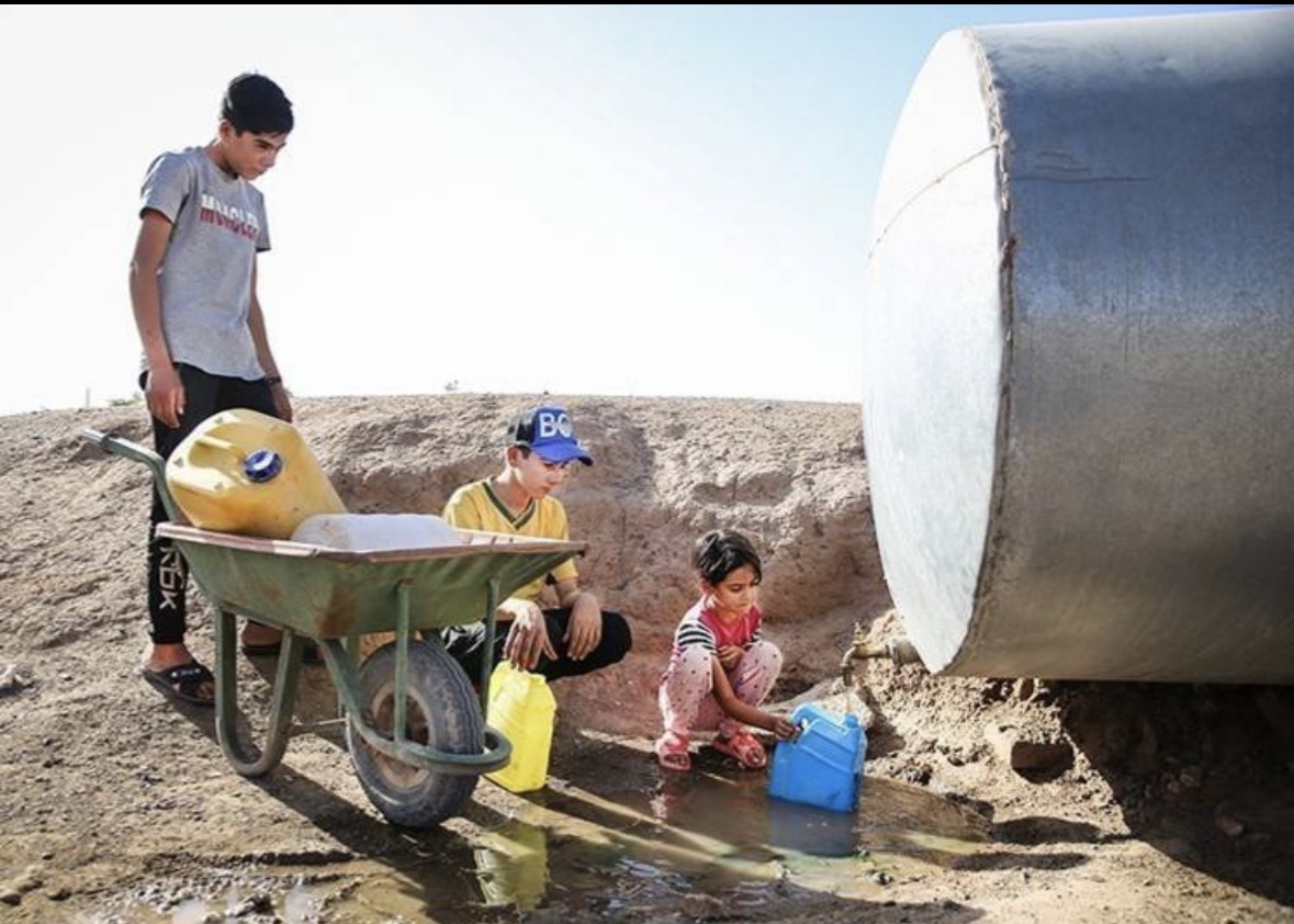 فعالیت‌های جهادی به یاد ۱۶۸ شهید مدرسه «شجره طیبه» / احداث ۲۵۱ سرویس بهداشتی، آبرسانی‌ و توزیع نان در روستاها+ فیلم