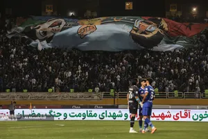 تیم&zwnj;های فوتبال استقلال و پرسپولیس امروز (چهارشنبه) در چارچوب هفته پنجم لیگ برتر به مصاف هم رفتند که این دیدار به تساوی یک - یک انجامید.