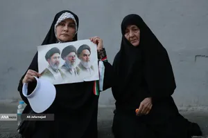 حرکت مردم عزادار بسمت مصلی تهران برای وداع با رهبر شهید انقلاب