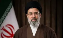 بیعت اعضای انجمن اسلامی دانش‌آموزان با حضرت آیت‌الله سید مجتبی خامنه‌ای