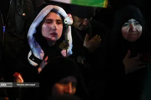 مراسم وداع با پیکر مادر شهیدان افراسیابی در چهارراه نبرد خیابان پیروزی