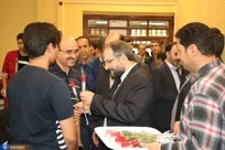 استقبال از دانشجویان تبریزی با شاخه گل + تصاویر