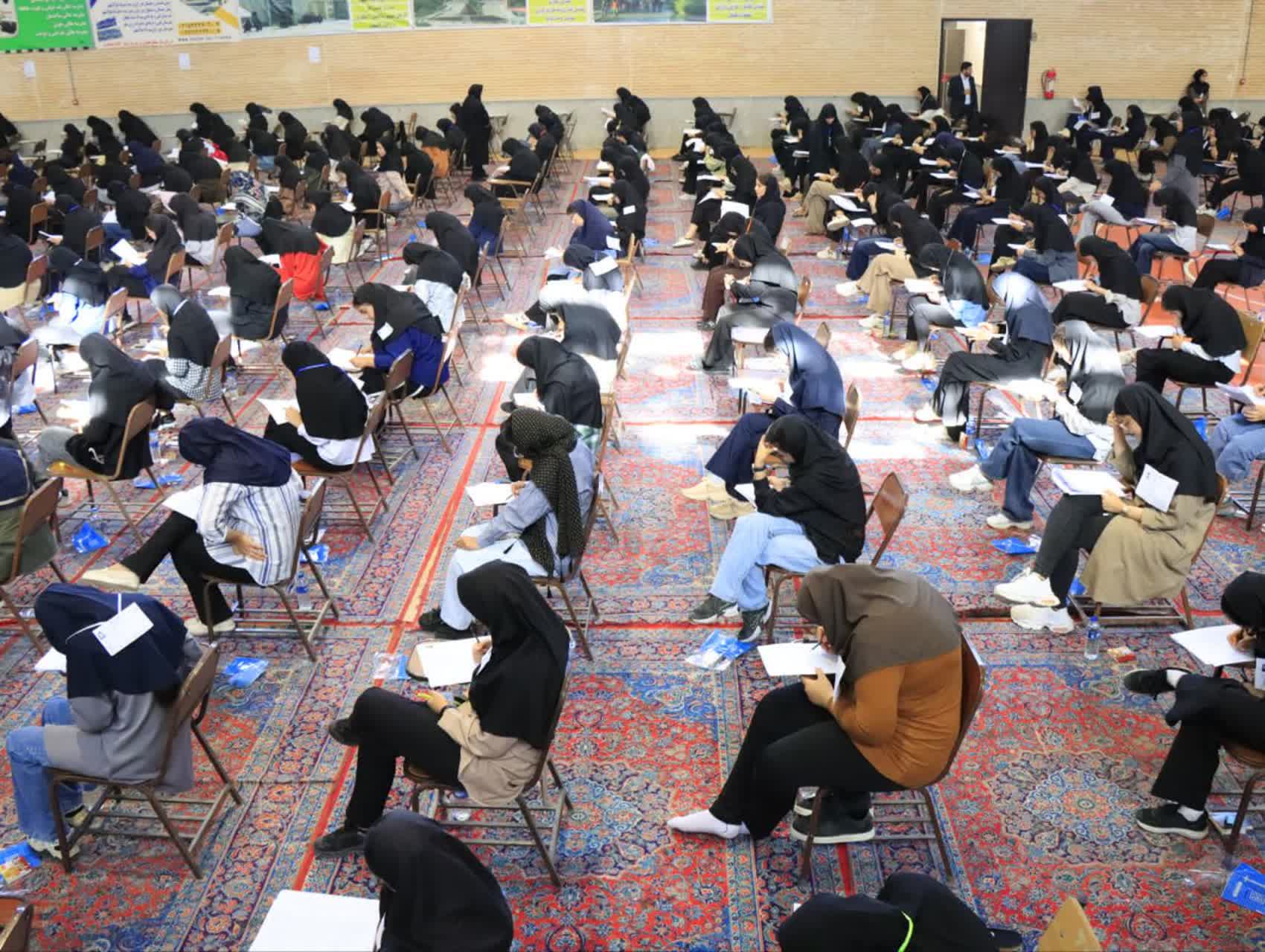 همدلی کارکنان، پشتوانه موفقیت دانشگاه آزاد اسلامی واحد لنجان در مأموریت‌های بزرگ است