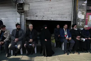 بیعت مردم با آیت&zwnj;الله سید مجتبی خامنه&zwnj;ای سومین رهبر جمهوری اسلامی ایران