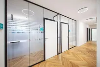 پارتیشن شیشه‌ای | بررسی انواع پارتیشن تک جداره، دو جداره و هوشمند