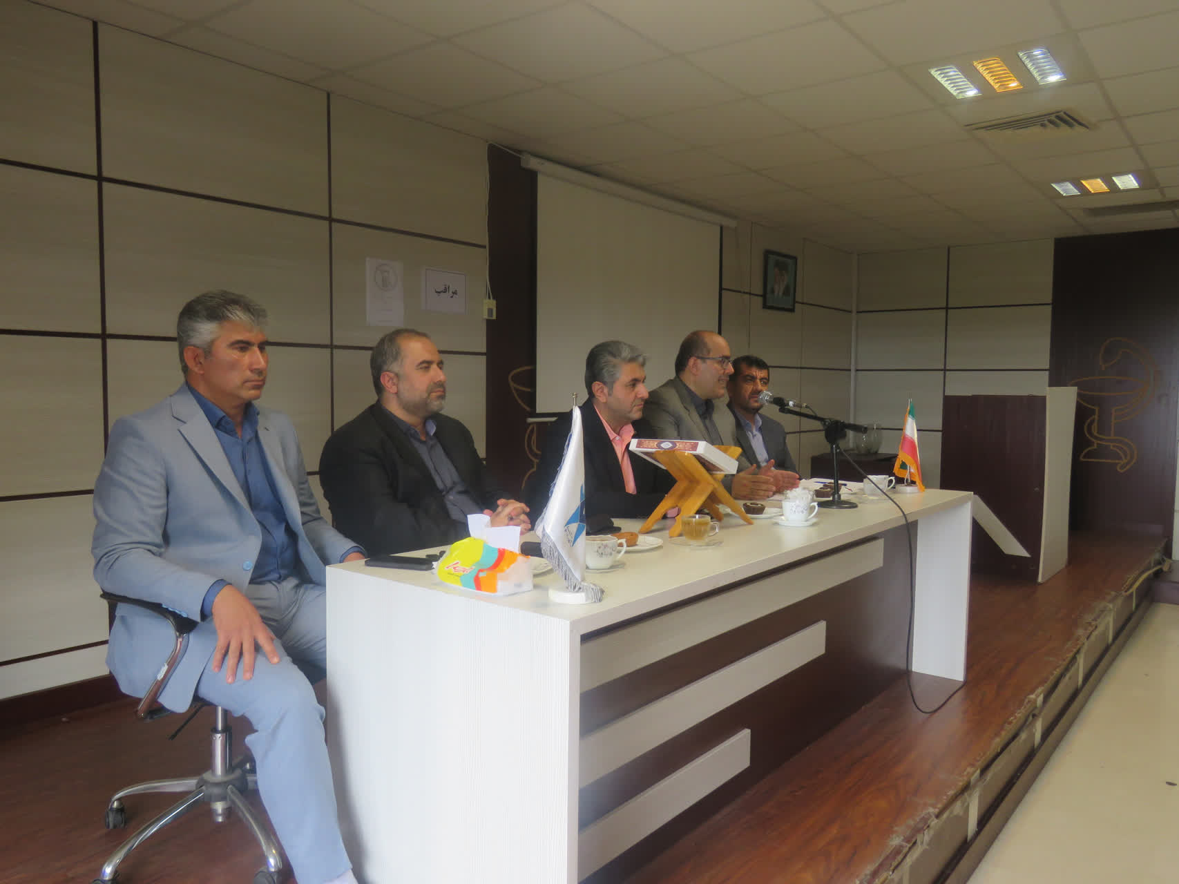 باید ارتباط دانشگاه با صنعت، دستگاههای اجرایی و بخشهای مختلف جامعه تقویت شود باید ارتباط دانشگاه با صنعت، دستگاههای اجرایی و بخشهای مختلف جامعه تقویت شود