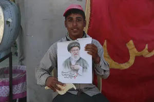 پیاده روی زائرین اربعین حسینی به یاد رهبر شهید انقلاب