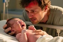 گریه نوزاد؛ سلاح بیولوژیکی که صورت بزرگسالان را برافروخته می‌کند