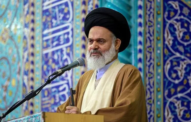 امام جمعه قم: مسئولان با مدیریت جهادی، دغدغه‌های معیشتی مردم را برطرف کنند