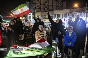 بیعت مردم تهران با حضرت آیت الله سید مجتبی خامنه ای رهبر جدید انقلاب اسلامی ایران - میدان شهدا