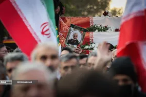 تشییع پیکر 100 شهید دوران دفاع مقدس همزمان با سالروز شهادت حضرت فاطمه زهرا(س) در تهران