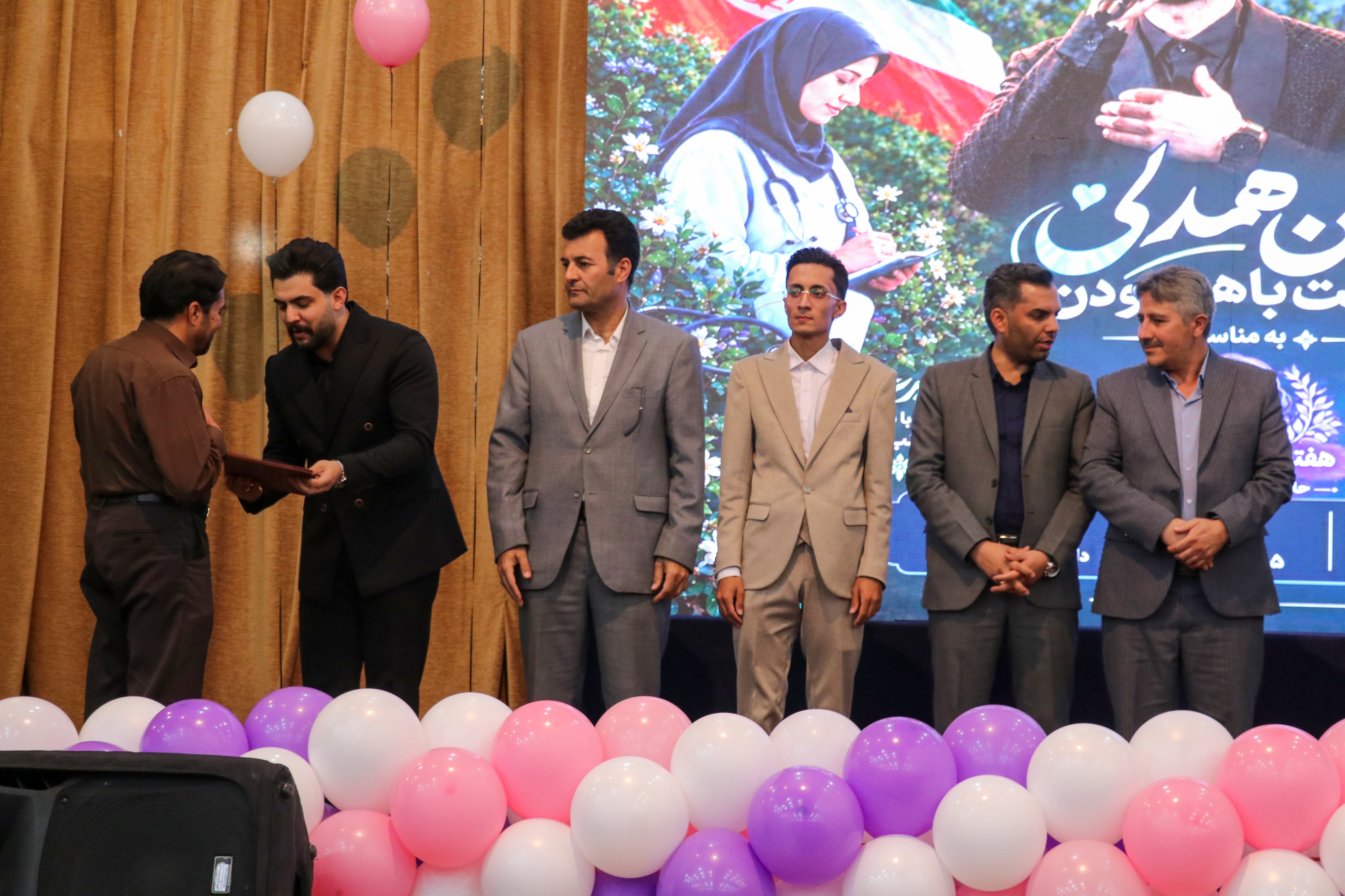 پرستاران جلوه‌های ماندگار ایثار اجتماعی هستند