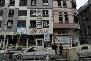 حمله هوایی جنگنده&zwnj;های اسرائیلی_آمریکایی به خیابان پیروزی تهران