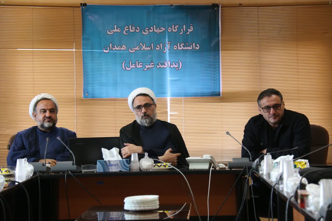 دشمن قصد تجزیه کشور را دارد / موکب دانشگاه آزاد همدان در میدان جهاد (دانشگاه) فعال است