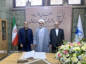 مراسم امضای دفتر یادبود دانشمند شهید دکتر محمد مهدی طهرانچی