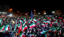 سیل خروشان مردم استان‌ها لرزه بر اندام دشمنان انداخت؛ ما زن و مرد جنگیم، بجنگ تا بجنگیم
