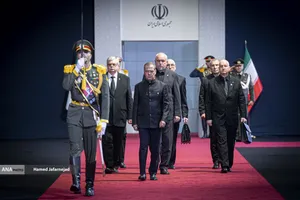 ادای احترام مقامات و مسئولان خارجی به پیکر امام شهید 