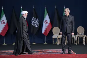 ادای احترام مقامات و مسئولان خارجی به پیکر امام شهید 