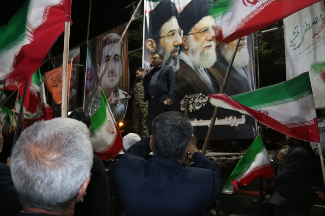 تجدیدمیثاق مردم شهرک مدنی همدان با ولایت / خاکساری: امنیت کشور مرهون جانفشانی نیرو‌های مسلح است