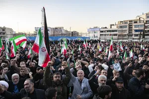 اجتماع مردم تهران در پی خبر شهادت حضرت آیت الله العظمی امام خامنه ای رحمته الله علیه رهبر عظیم الشان انقلاب اسلامی ایران