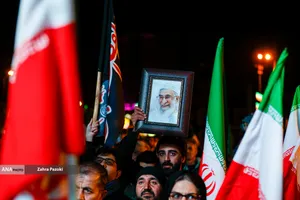 مراسم عزاداری در سوگ رهبر شهید انقلاب - میدان انقلاب تهران
