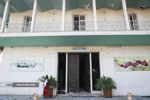 بازدید دکتر بیژن رنجبر رئیس دانشگاه آزاد اسلامی، پس از حمله هوایی آمریکا و رژیم صهیونیستی به سفارت سابق آمریکا(لانه جاسوسی) 